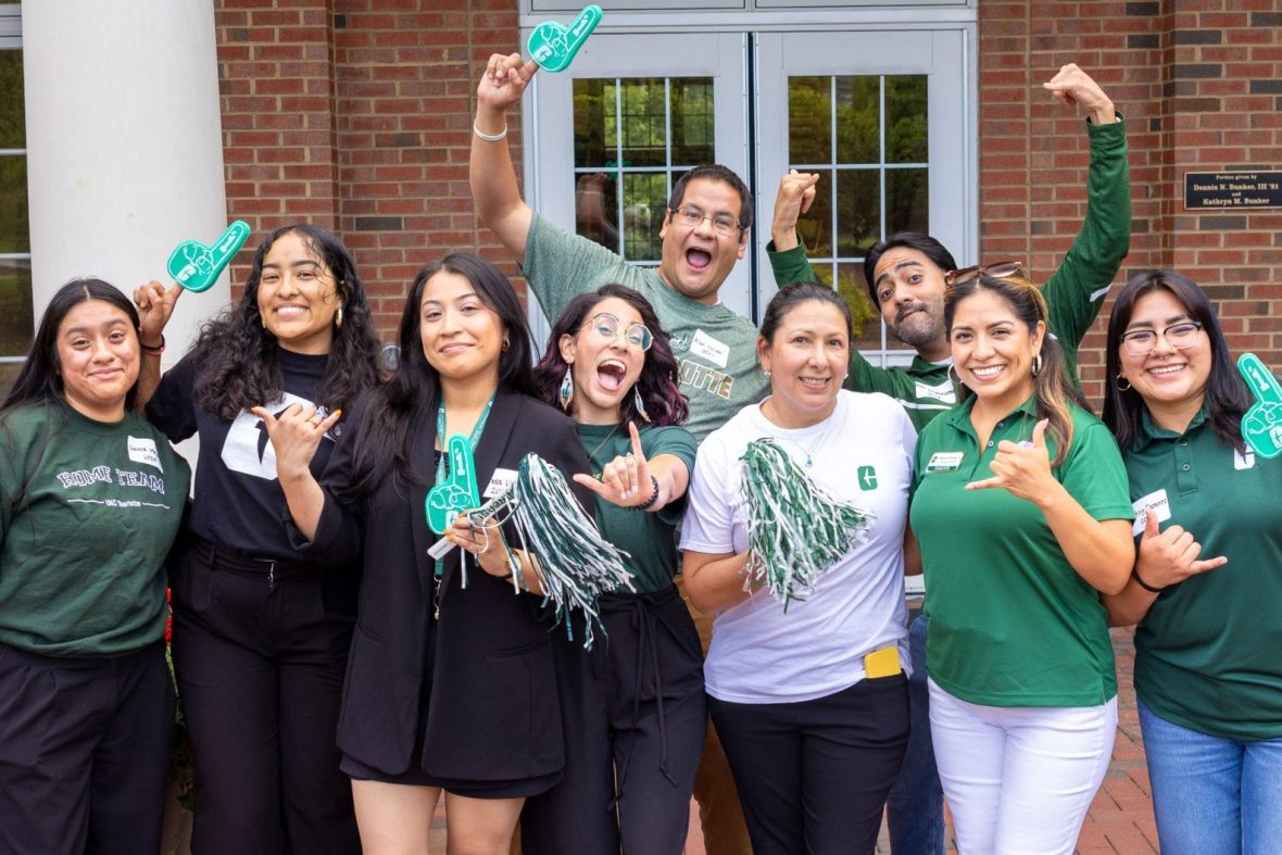 Latin Alumni group posing for picture